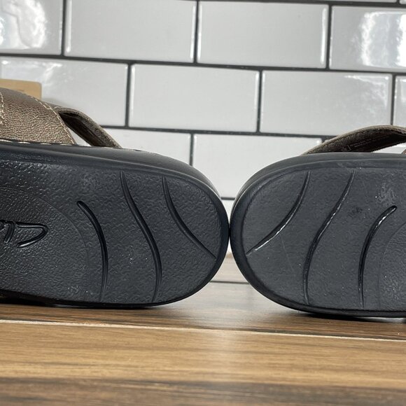 Clarks Leisa Lakelyn Womens 8 Wide Shoes Pewter Metallic Leather Comfort Sandal - Picture 9 of 13